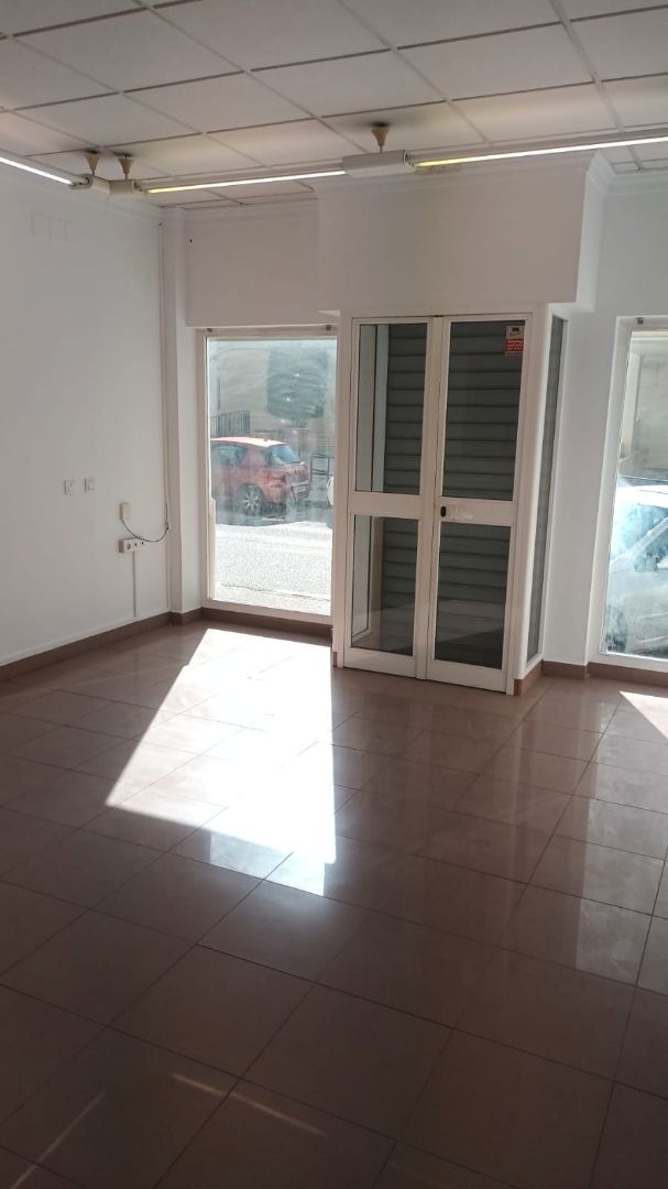 Local de lloguer a Calle el Chaparil, 12, Chaparil - Torrecilla - Punta Lara
