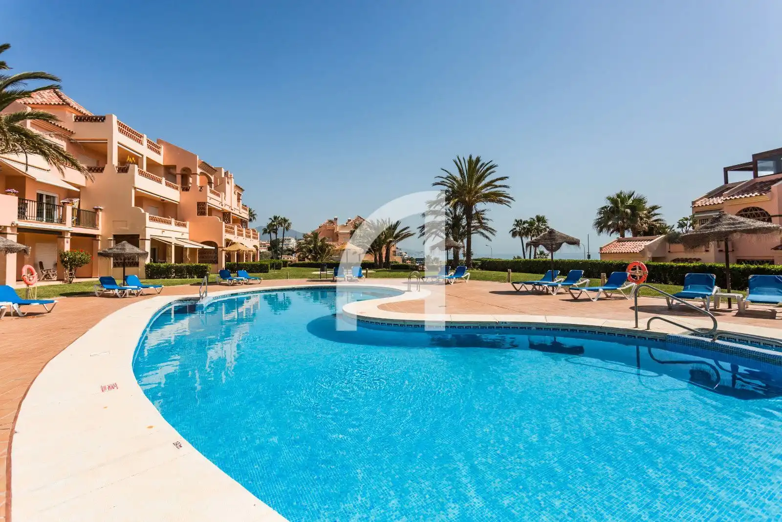 Piscina de Piso en venta en Mijas con Aire acondicionado, Calefacción y Terraza