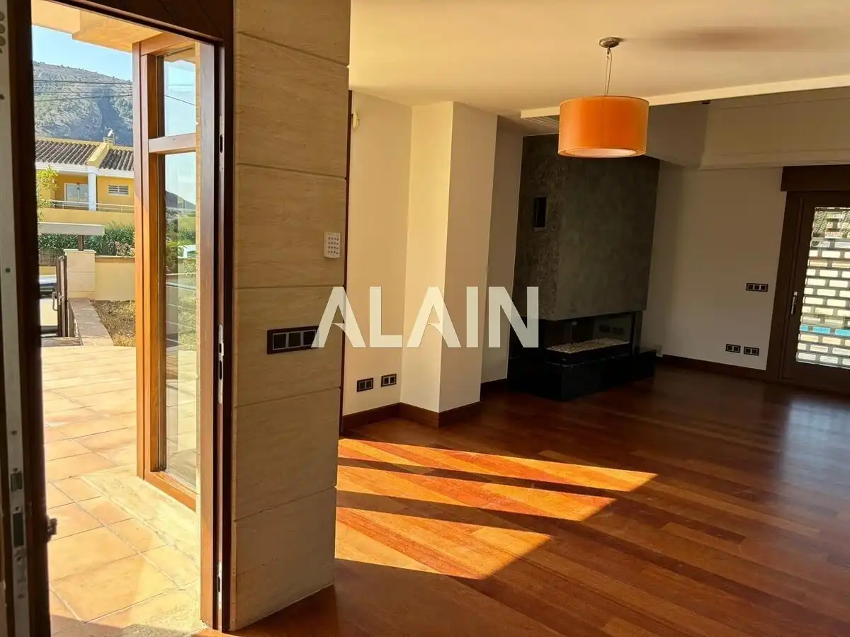 Casa o chalet en venta en L'Alfàs del Pi con Calefacción, Jardín privado y Terraza