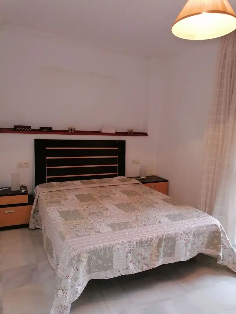 Dormitori de Casa adosada de lloguer en Algeciras amb Jardí privat, Terrassa i Traster