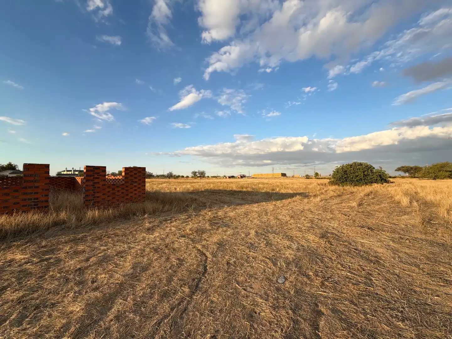 Industrial land for sale in Carpio