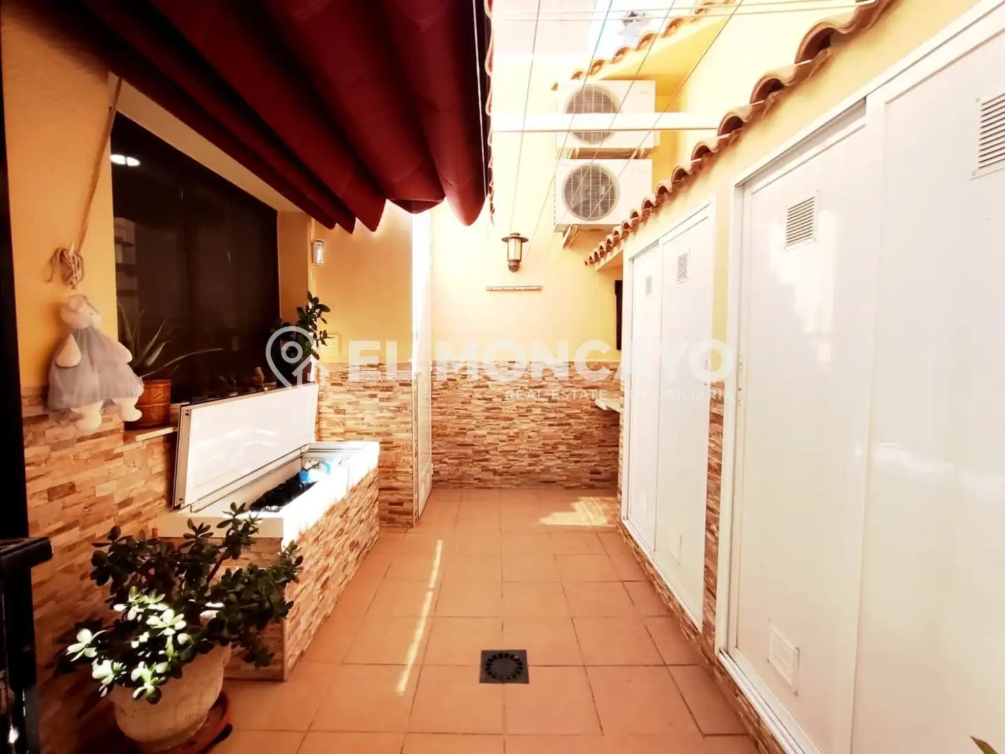 Terrassa de Casa adosada en venda en Torrevieja amb Aire condicionat, Calefacció i Jardí privat