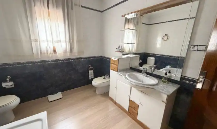 Badezimmer von Haus oder Chalet zum Verkauf in Carboneras mit Klimaanlage, Heizung und Privatgarten