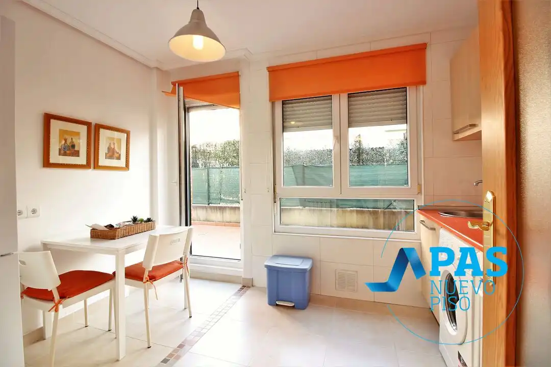 Cocina de Piso de alquiler en Piélagos con Calefacción, Jardín privado y Parquet