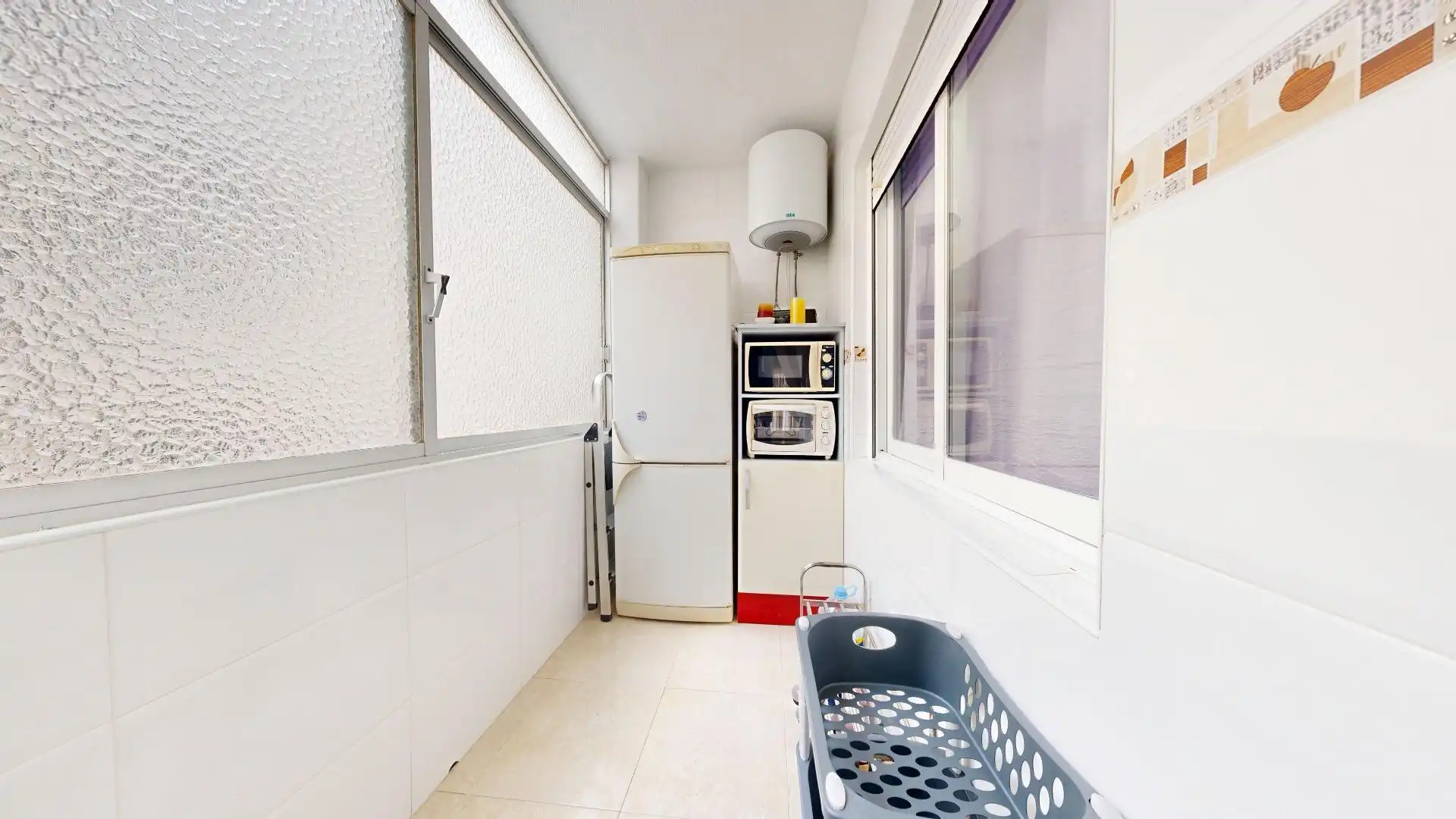 Cocina de Apartamento de alquiler en Torrevieja con Aire acondicionado, Amueblado y Balcón