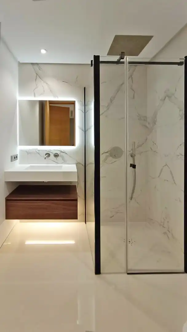Baño de Apartamento en venta en Marbella con Aire acondicionado, Calefacción y Terraza