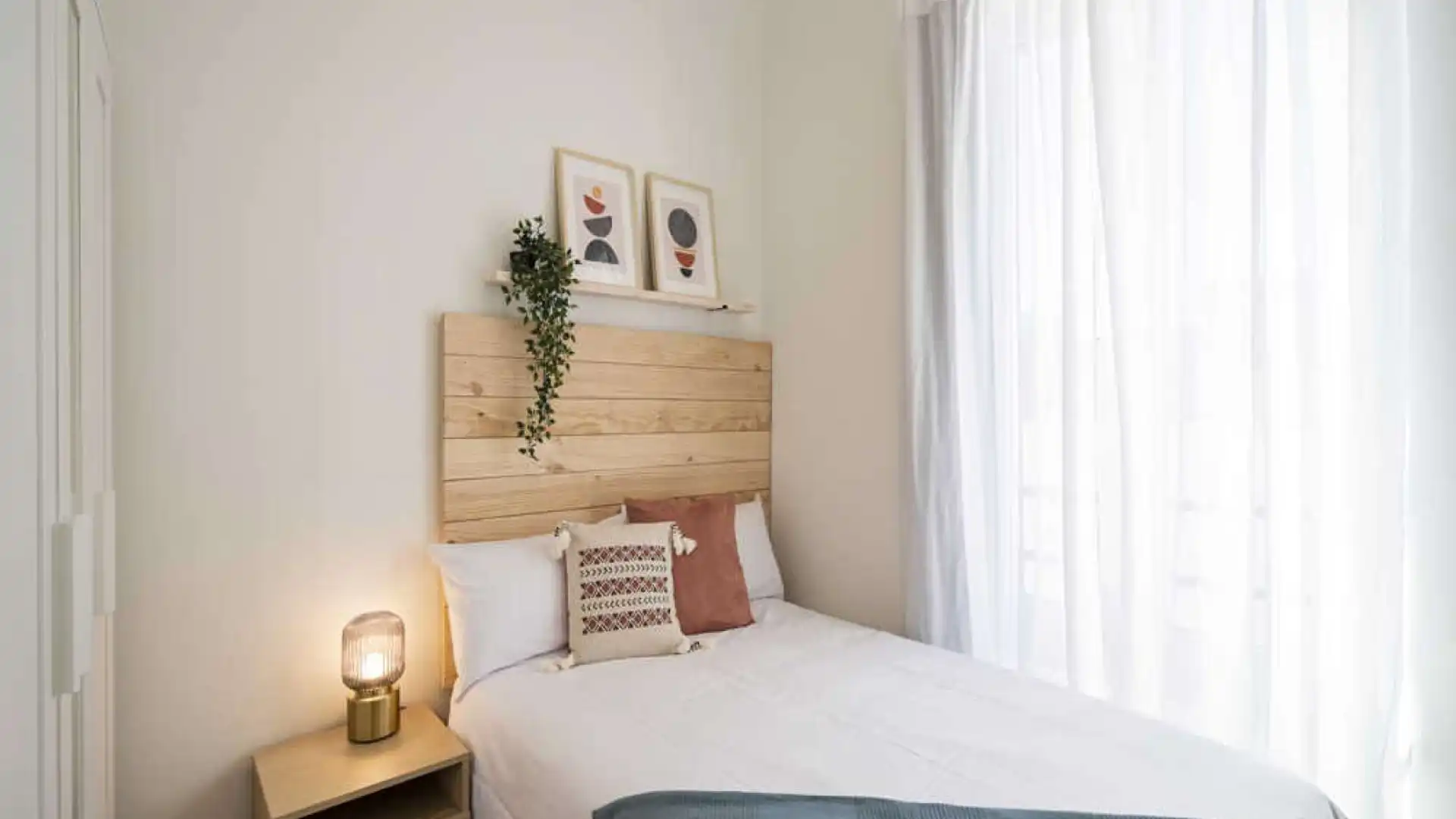 Bedroom of Flat for share in  Madrid Capital  with Air Conditioner, Terrace and Furnished