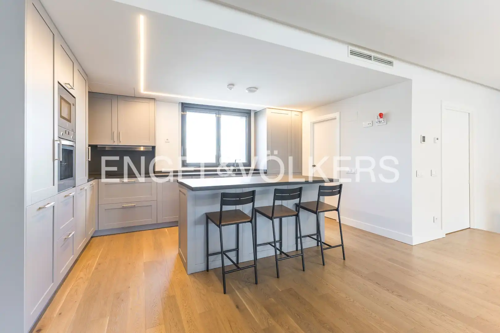 Cocina de Dúplex en venta en Madrid con Calefacción, Jardín privado y Terraza