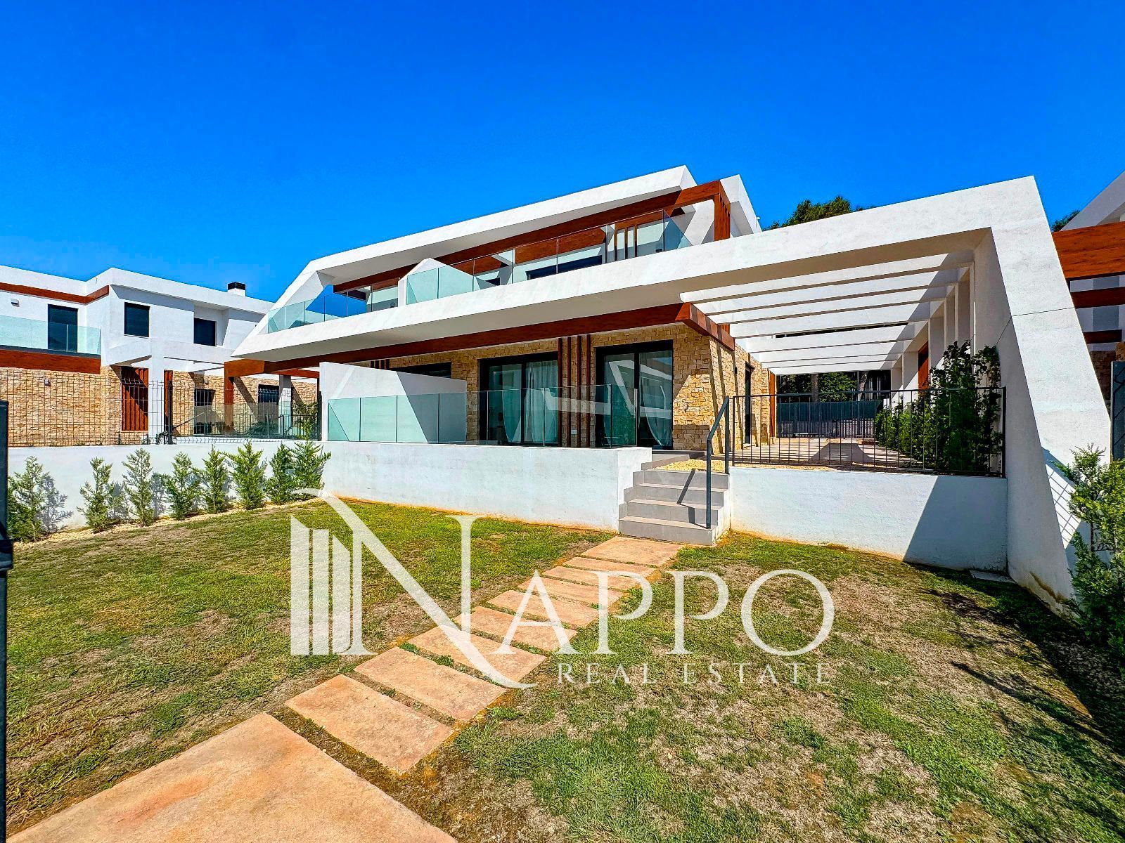 Vista exterior de Casa o xalet en venda en Capdepera amb Aire condicionat, Calefacció i Jardí privat