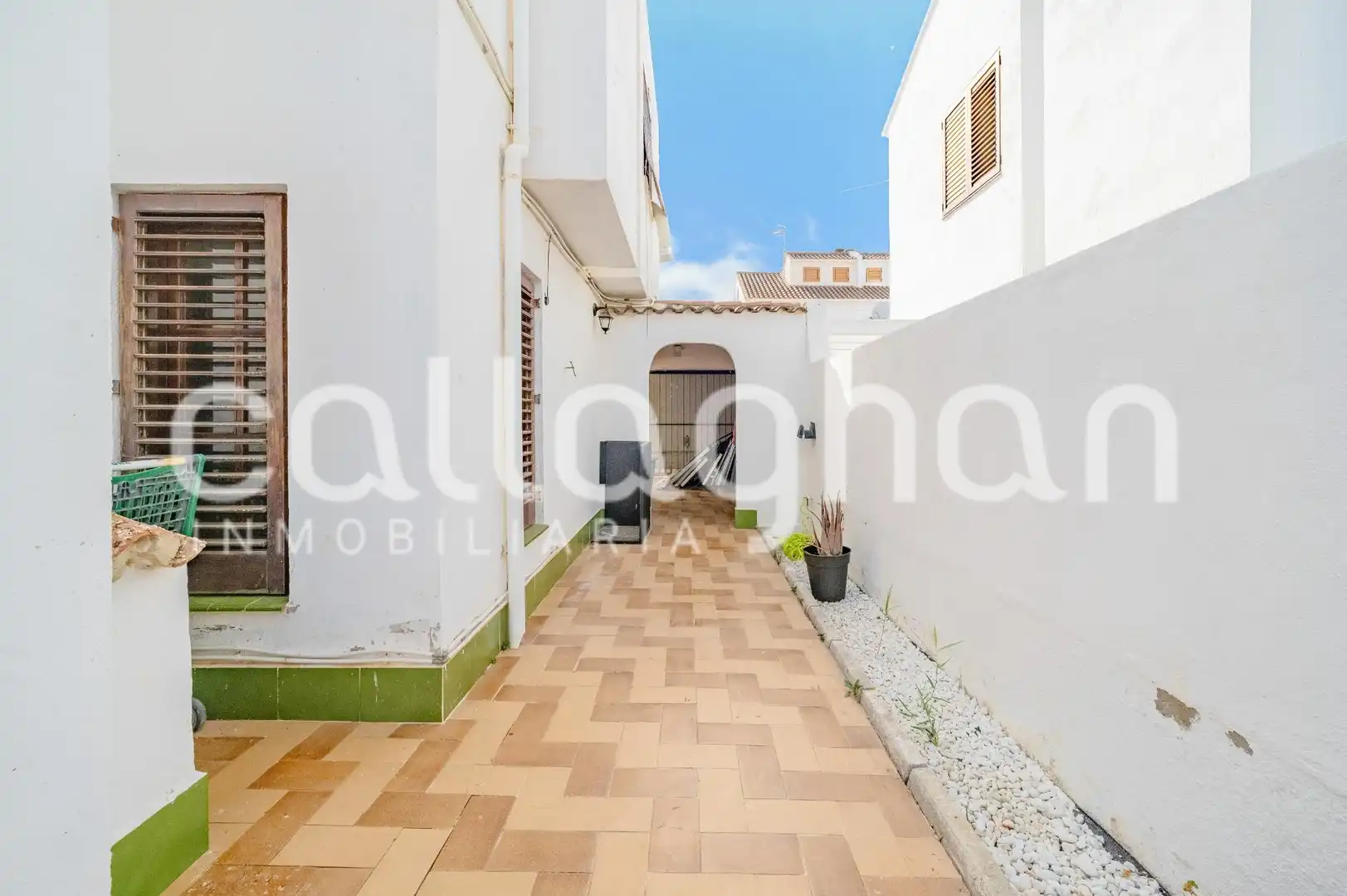 Vista exterior de Casa adosada en venda en Sagunto / Sagunt amb Aire condicionat, Calefacció i Jardí privat