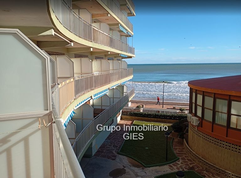 Vista exterior de Dúplex en venda en Sueca amb Calefacció, Terrassa i Moblat