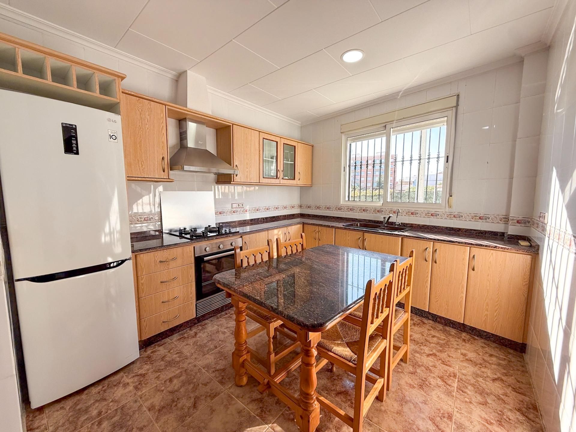 Casa o chalet de alquiler en Calle MONTAÑARES, Pinedo