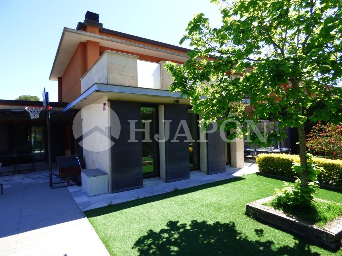 Exterior view of House or chalet for sale in Vallromanes  with Air Conditioner, Heating and Private garden