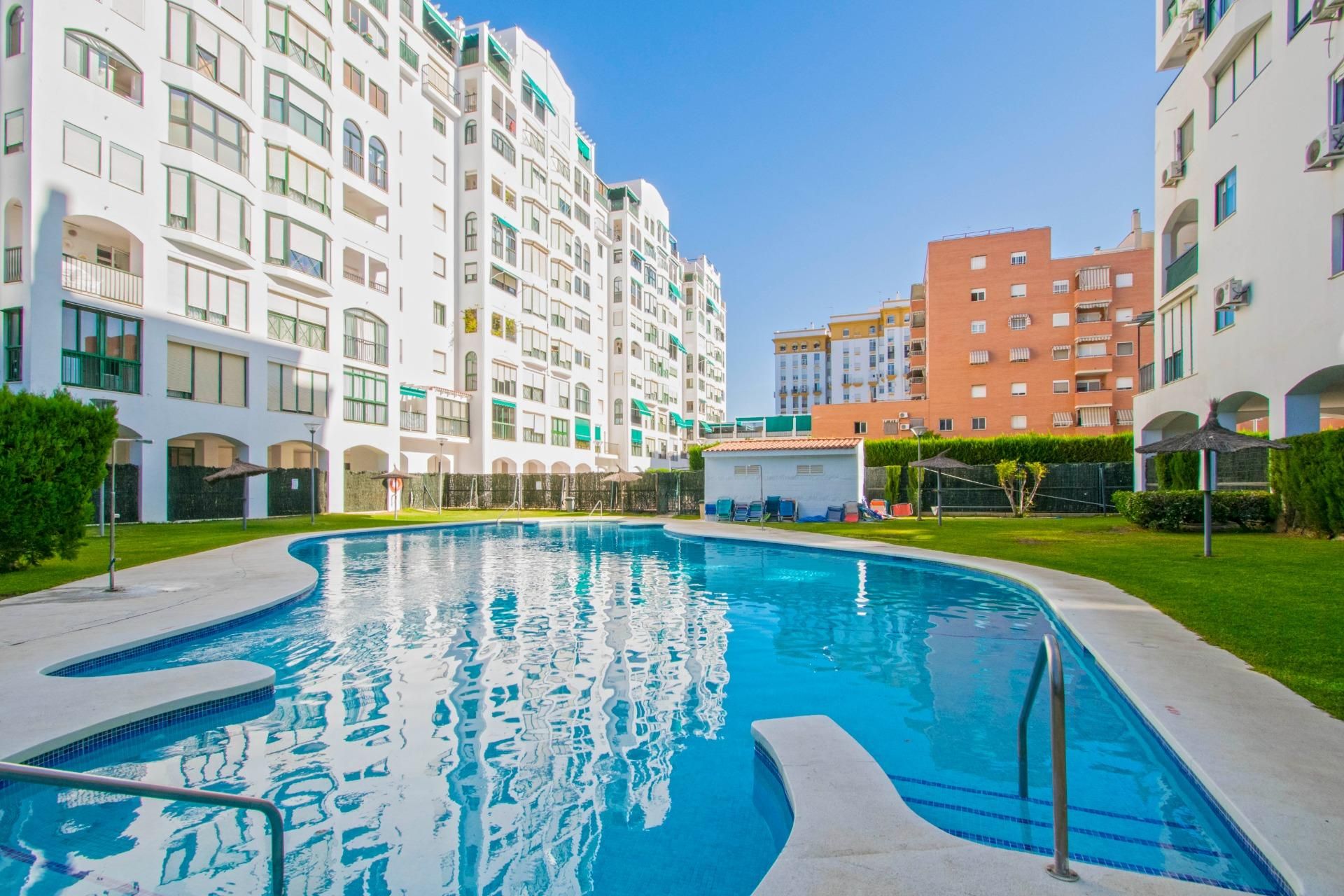 Swimming pool of Flat for sale in  Sevilla Capital  with Air Conditioner, Terrace and Community pool