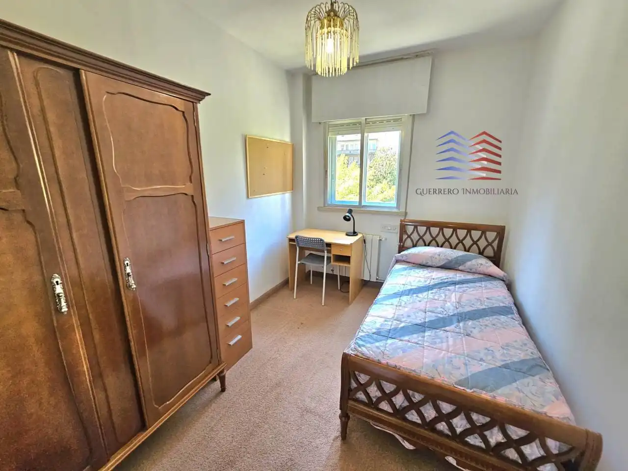 Habitación de Piso de alquiler en Ourense Capital  con Calefacción y Amueblado