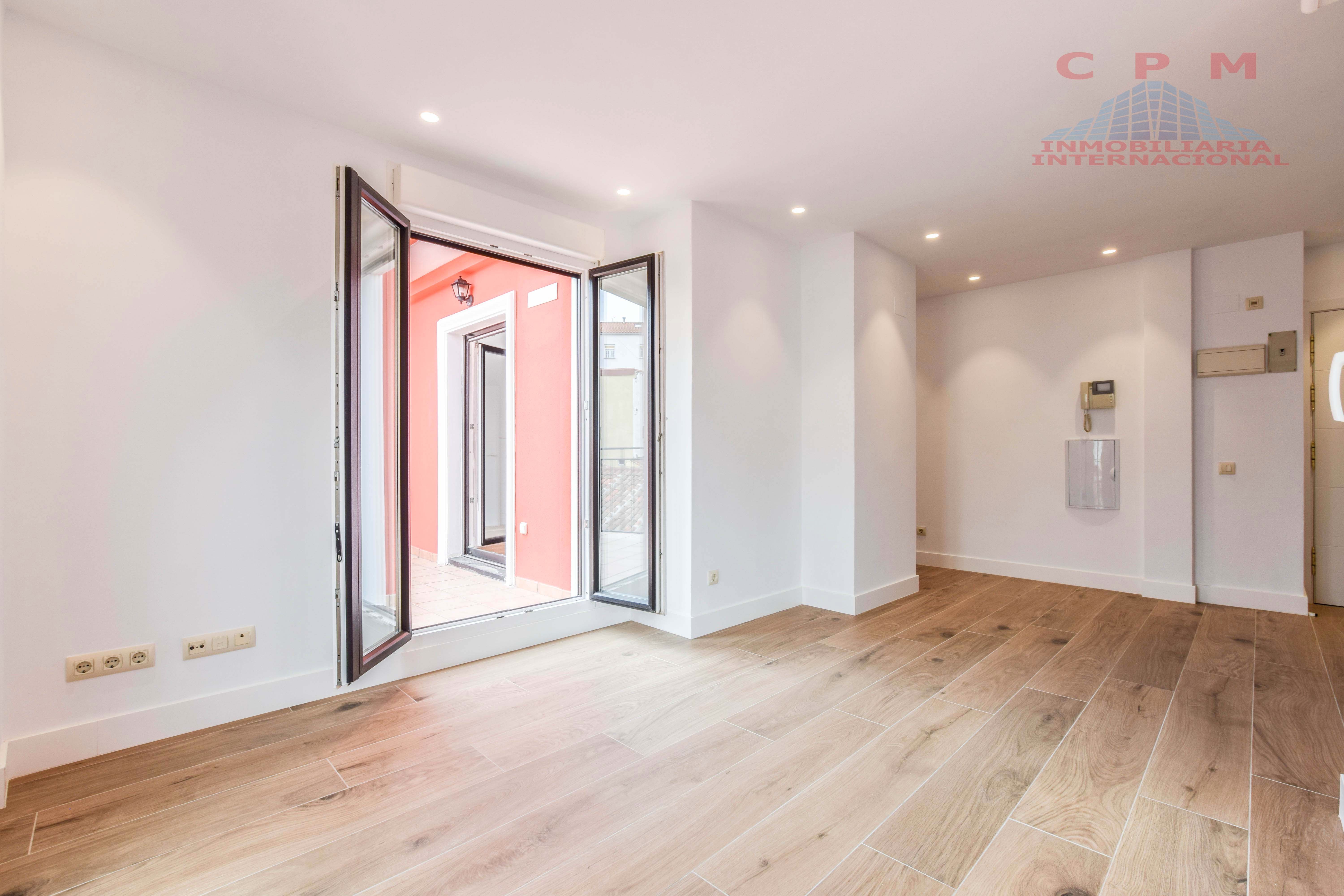 Attic to rent in Embajadores - Lavapiés