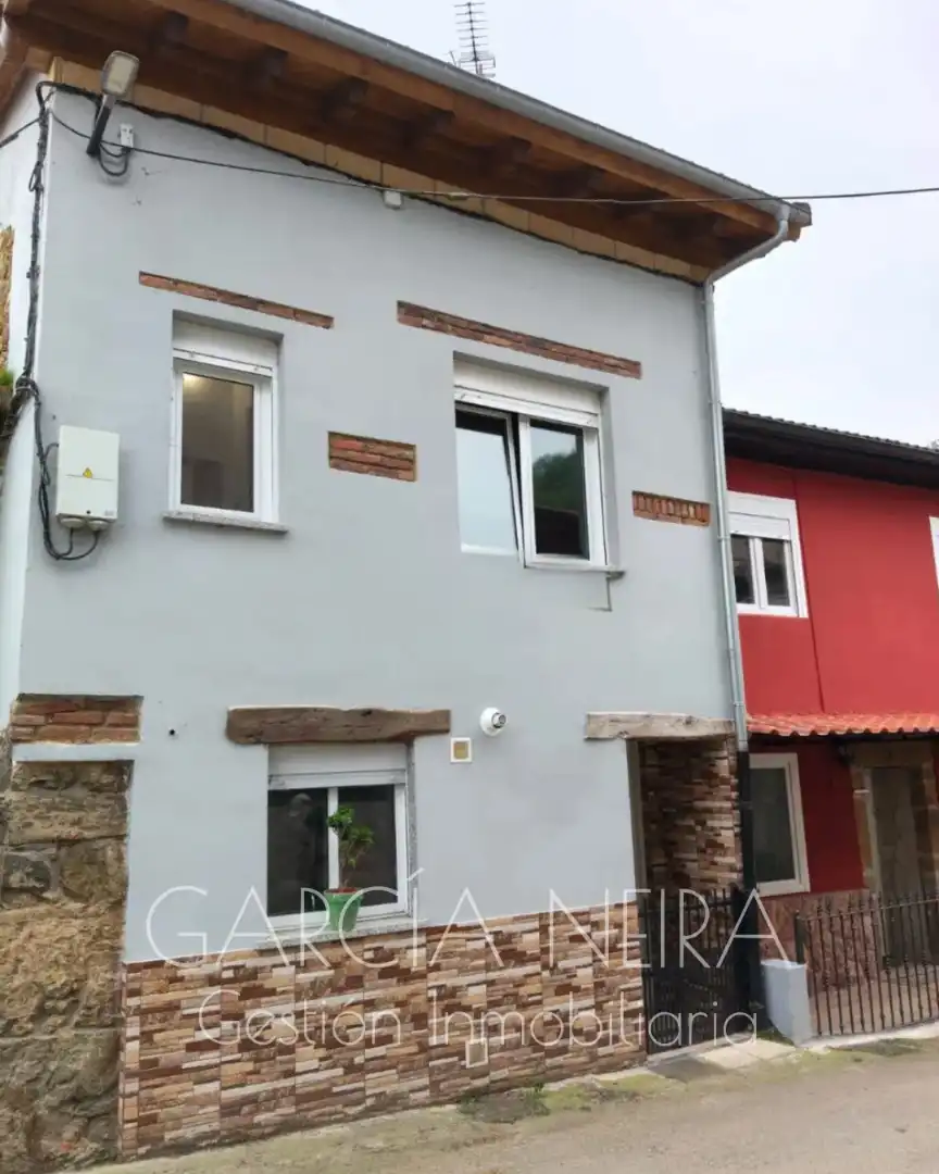Vista exterior de Casa adosada en venta en Riosa con Calefacción, Parquet y Amueblado