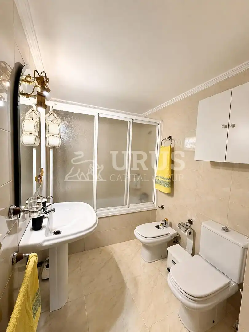 Piso en venta en CENTRO DE SALUD, Poniente-Norte - Miralbaida - Parque Azahara