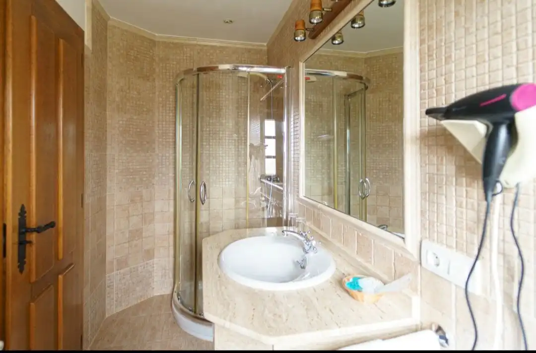 Badezimmer von Country house zum Verkauf in Santiurde de Toranzo