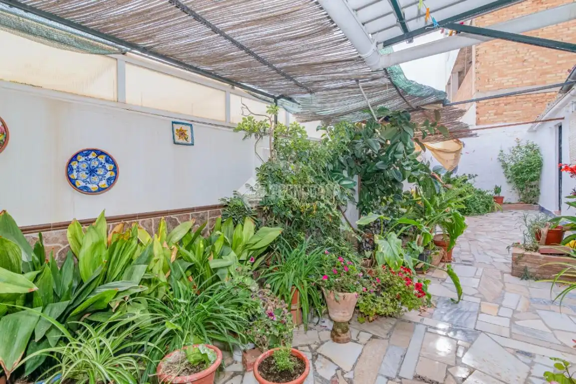 Jardí de Casa adosada en venda en Loja amb Aire condicionat, Terrassa i Traster