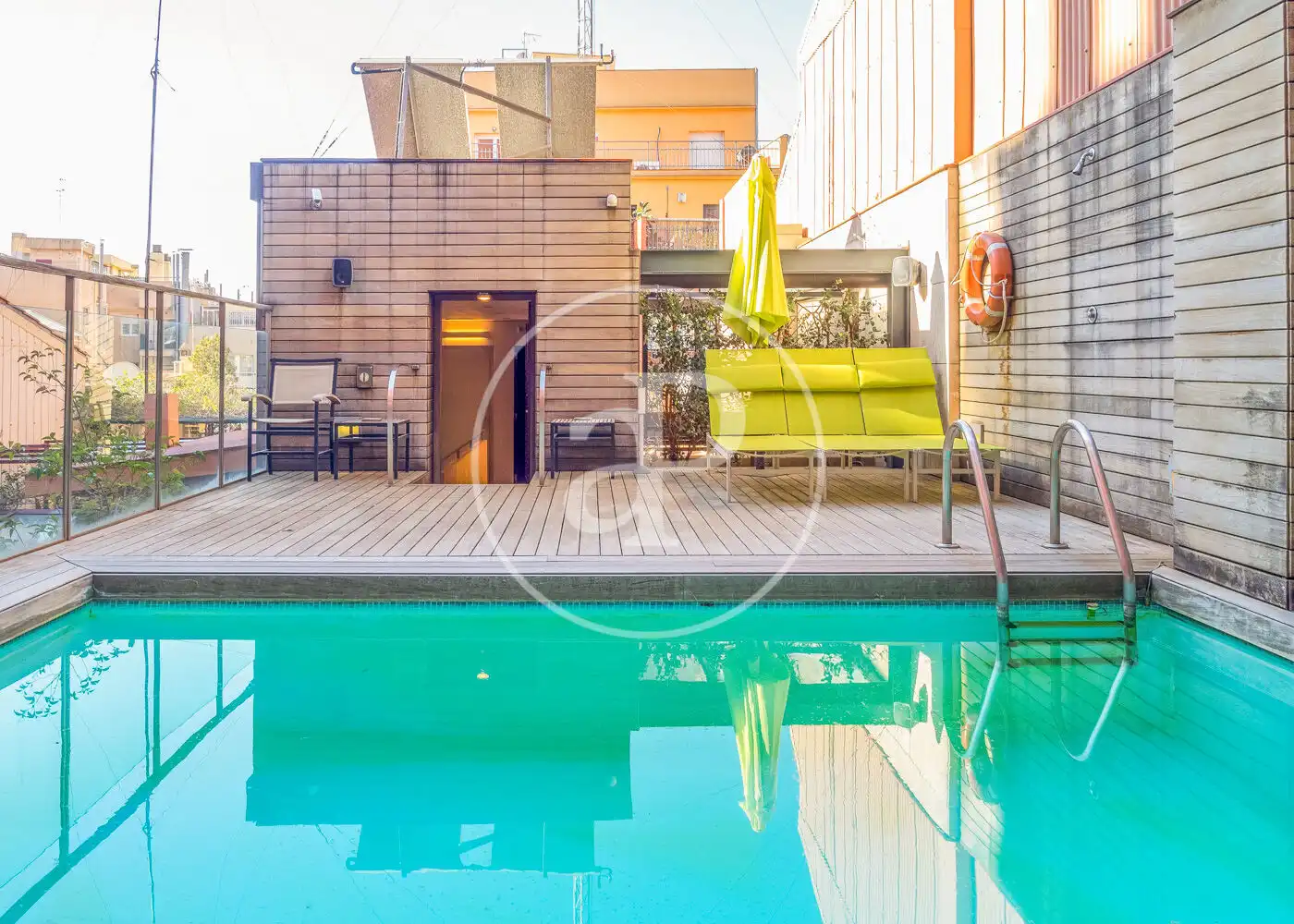 Piscina de Casa adosada en venta en Barcelona con Aire acondicionado, Calefacción y Jardín privado