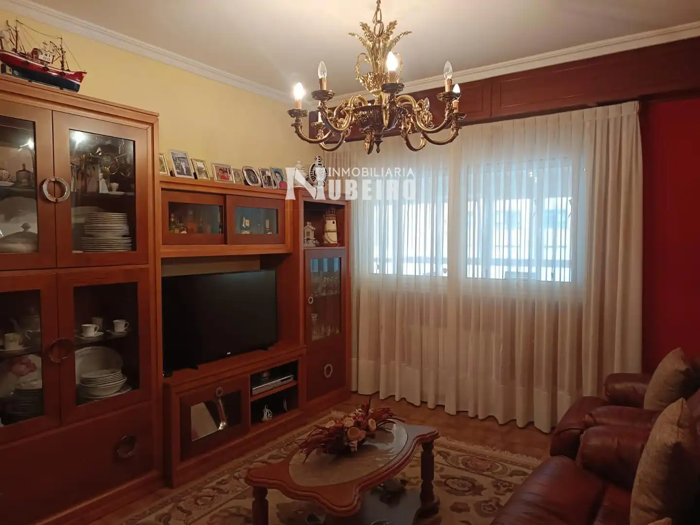 Sala d'estar de Casa o xalet en venda en Lugo amb Calefacció, Terrassa i Moblat