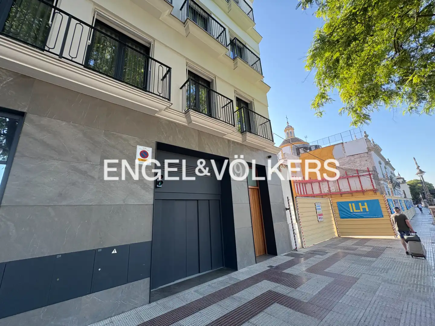 Vista exterior de Local de lloguer en Sevilla