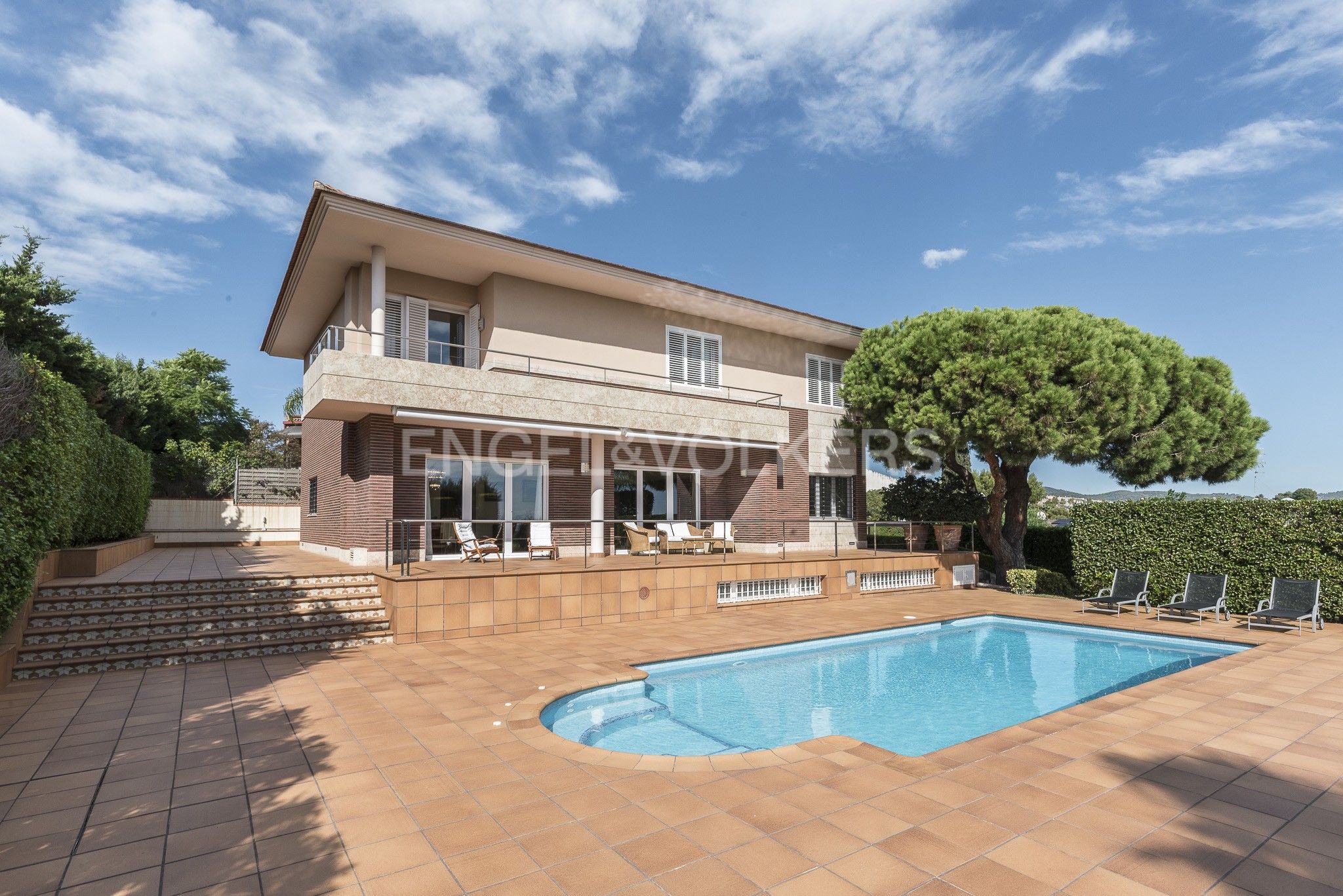 Exterior view of House or chalet for sale in Vilanova i la Geltrú  with Air Conditioner, Heating and Private garden