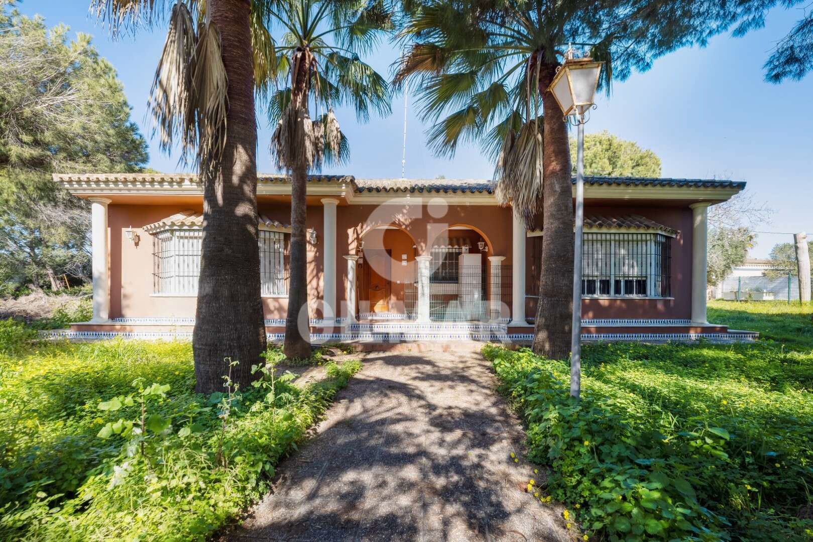Vista exterior de Casa o xalet en venda en Chiclana de la Frontera amb Aire condicionat, Calefacció i Jardí privat