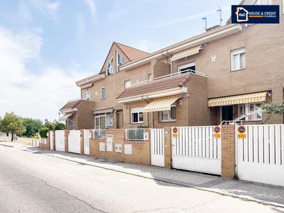 Vista exterior de Casa o xalet en venda en Valdemoro amb Aire condicionat i Terrassa