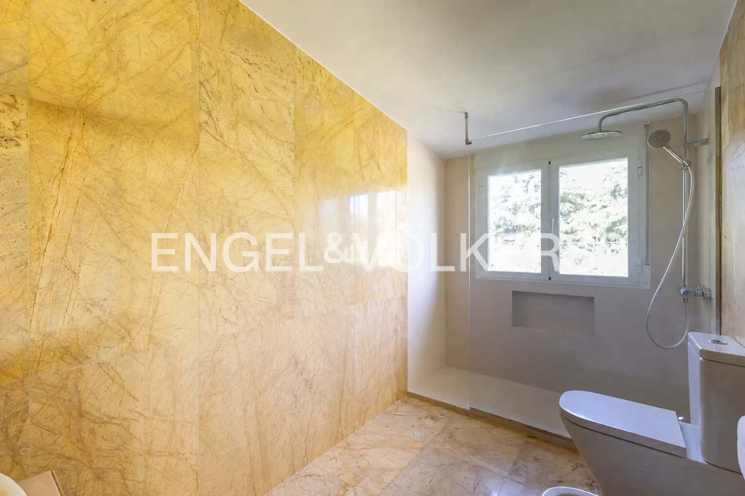Bathroom of Houses for sale in Majadahonda  with Air Conditioner, Heating and Private garden