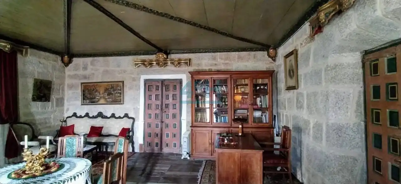 Comedor de Finca rústica en venta en Beade  con Jardín privado y Amueblado