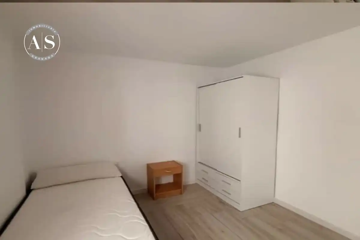 Habitación de Piso en venta en Granada con Calefacción