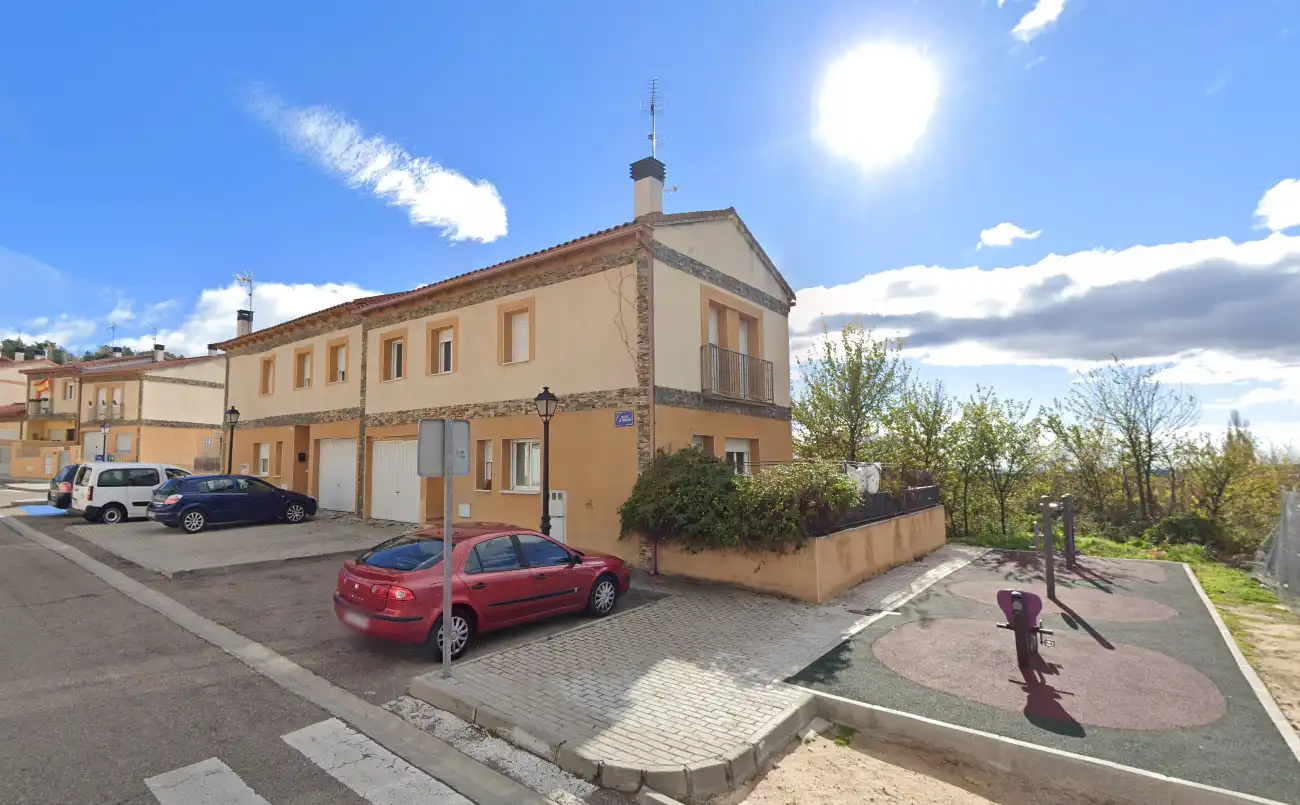 Adossat amb piscina en venda a Calle de la Fragua, imagen 4