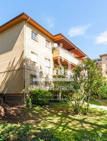 Piso en Venta en Treinta y dos, 3 en Navalquejigo - Los Arroyos