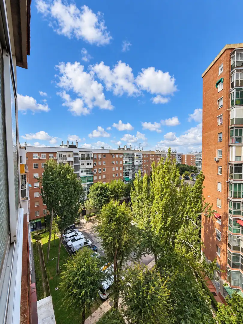 Vista exterior de Piso en venta en Latina