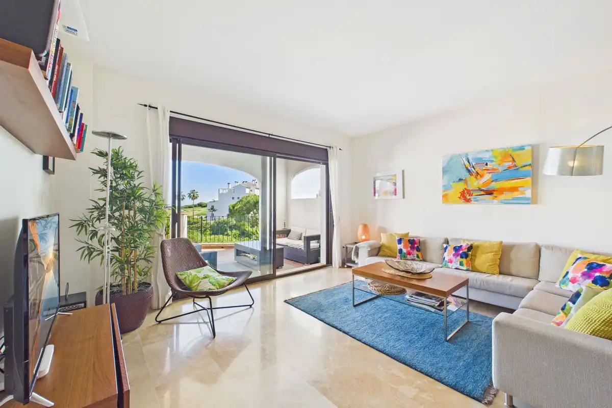 Ground floor with pool for sale in La Alcaidesa, imagen 3
