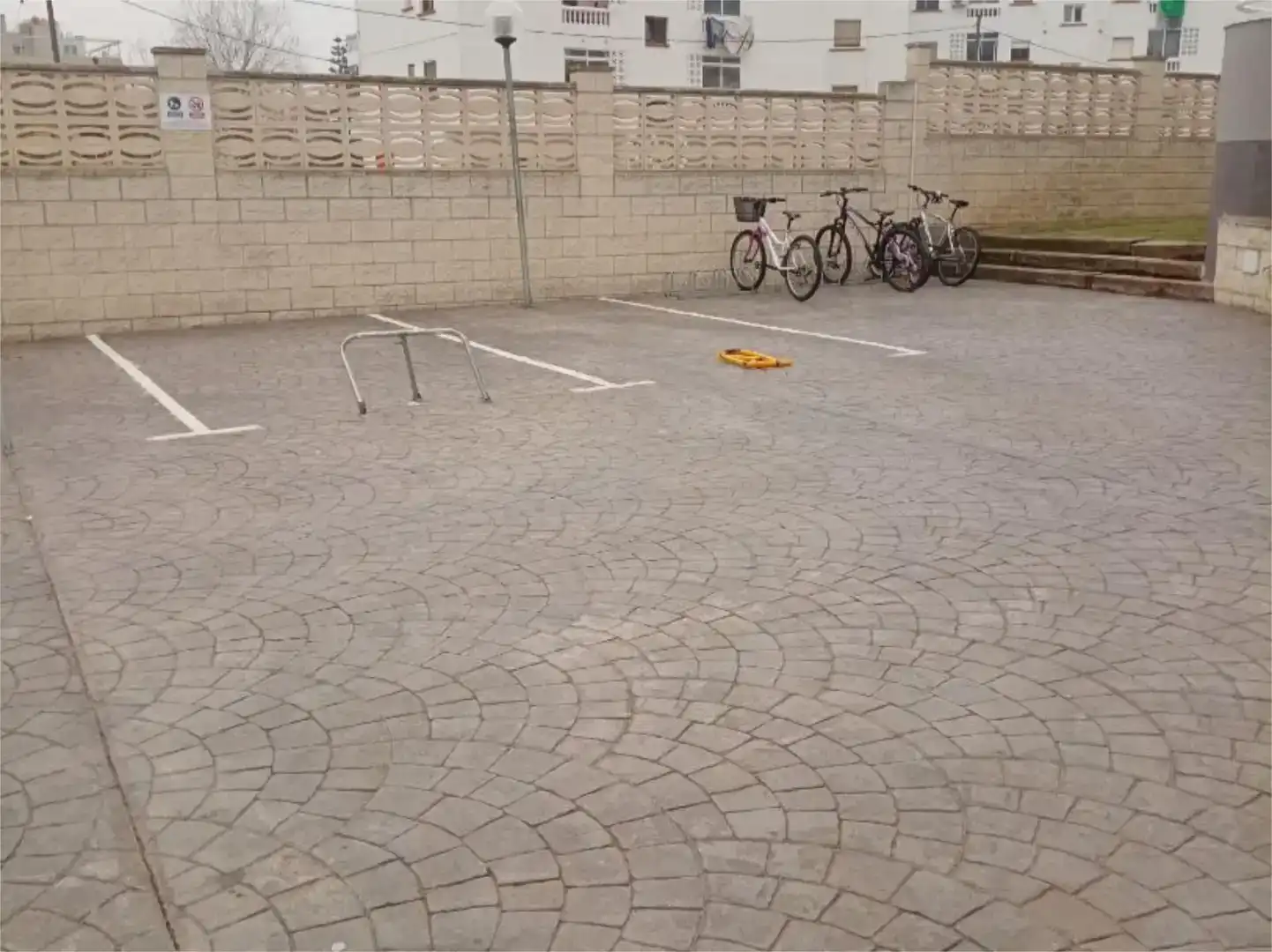 Parkplatz von Garage zur Miete in Dénia
