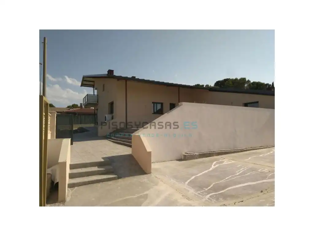 Vista exterior de Casa o xalet en venda en La Muela amb Jardí privat i Terrassa