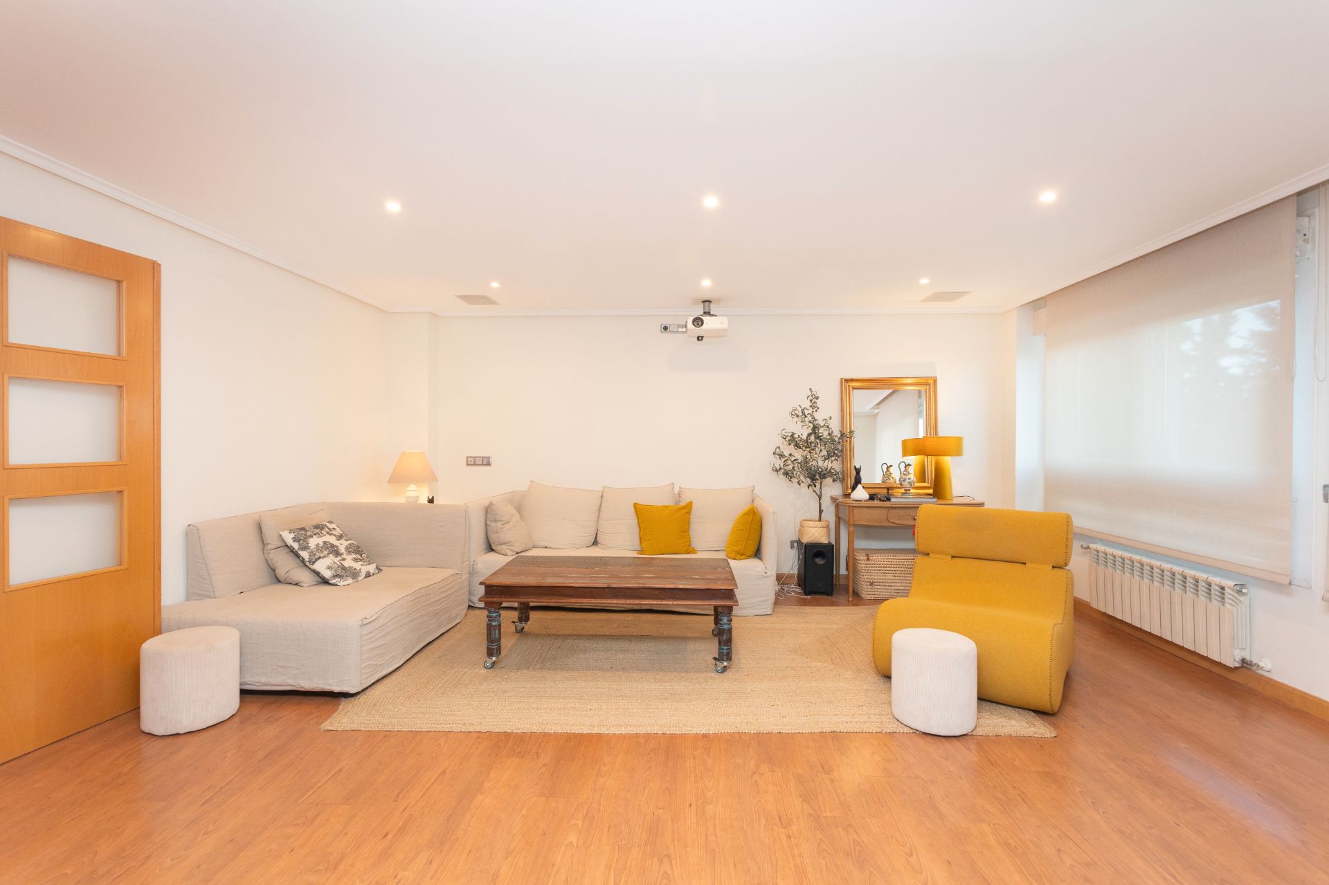 Sala d'estar de Dúplex en venda en Las Rozas de Madrid amb Calefacció i Piscina comunitària