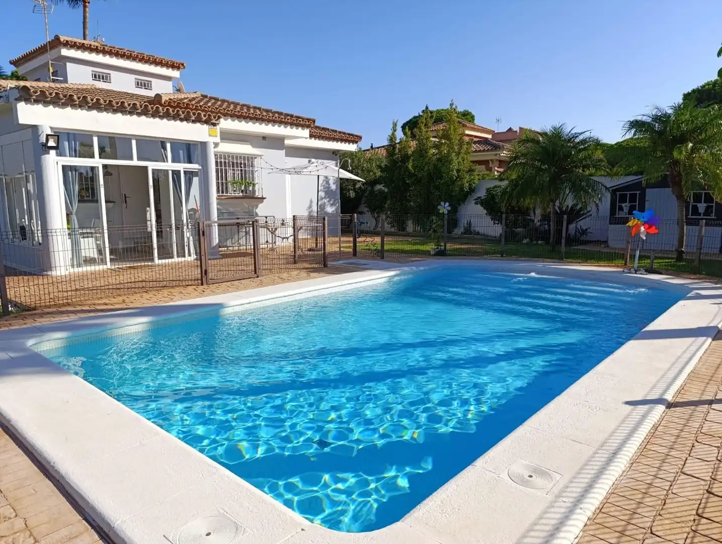 Piscina de Casa o xalet en venda en Chiclana de la Frontera amb Aire condicionat, Jardí privat i Traster