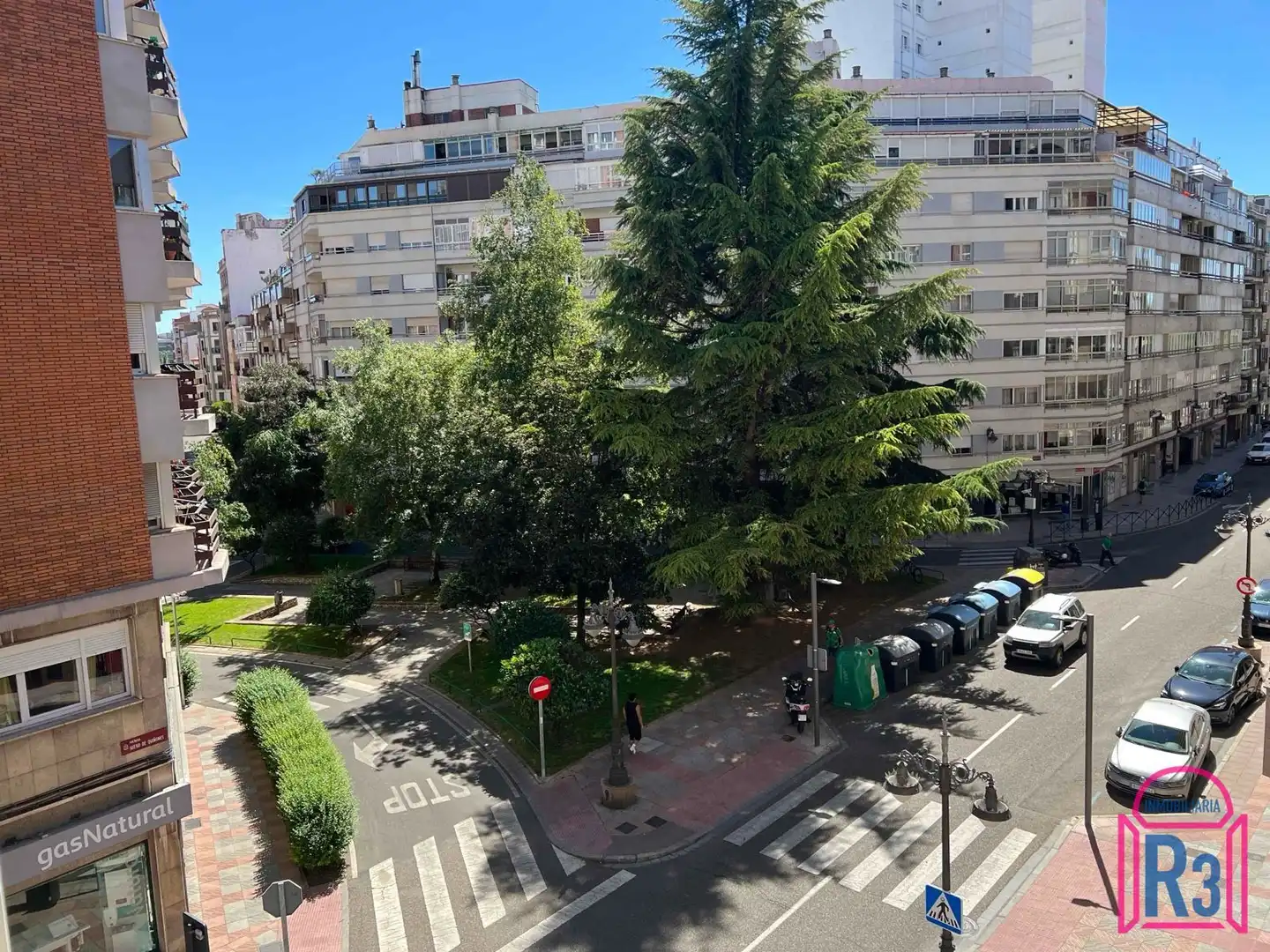 Vista exterior de Pis en venda en León Capital  amb Calefacció, Terrassa i Traster