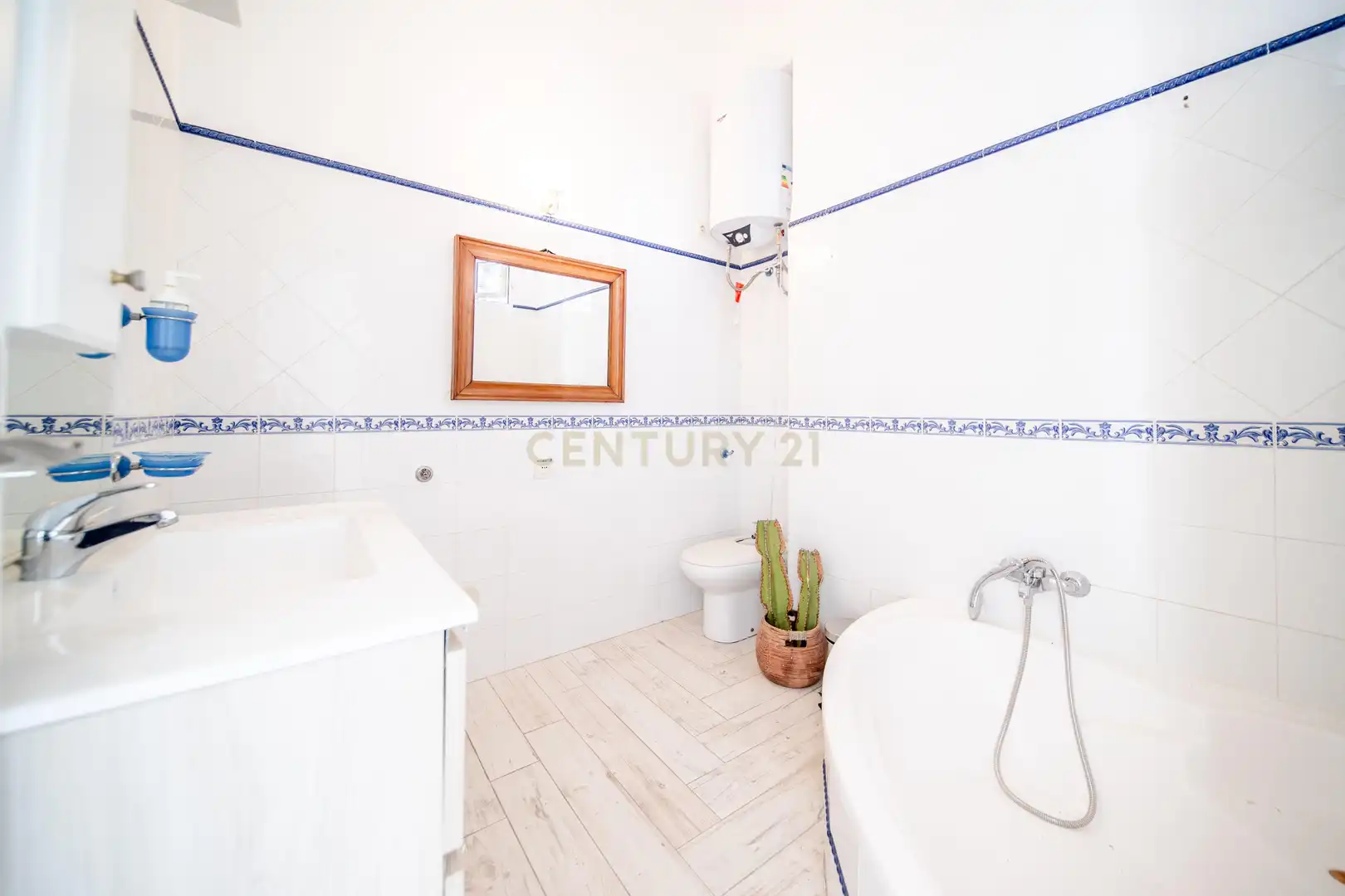 Bathroom of Apartments for sale in Benalmádena  with Air Conditioner, Storage room and Swimming Pool