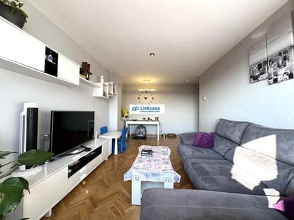 Living room of Flat for sale in  Madrid Capital  with Air Conditioner and Terrace