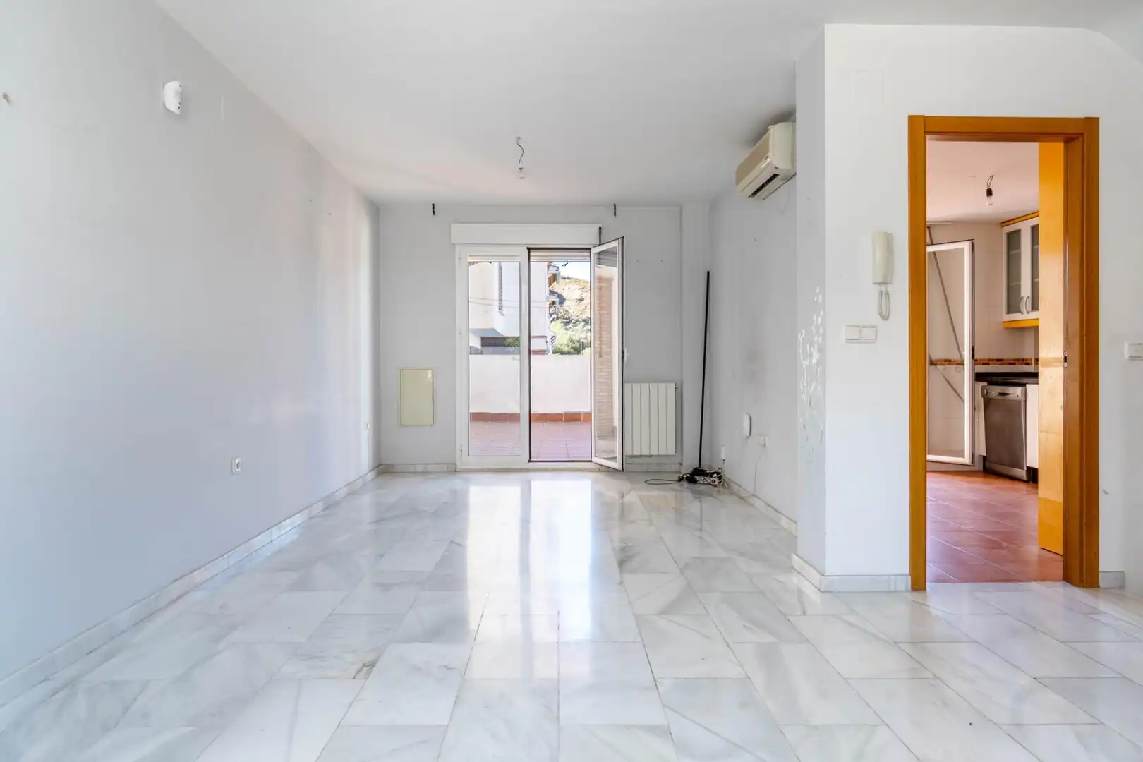 Casa adosada en venta en Cenes de la Vega con Aire acondicionado, Calefacción y Jardín privado