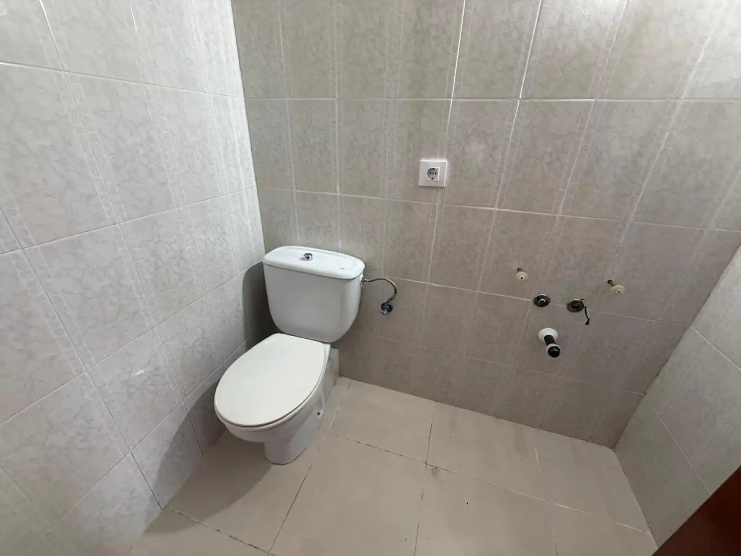 Bathroom of Flat for sale in Malgrat de Mar  with Air Conditioner, Heating and Balcony