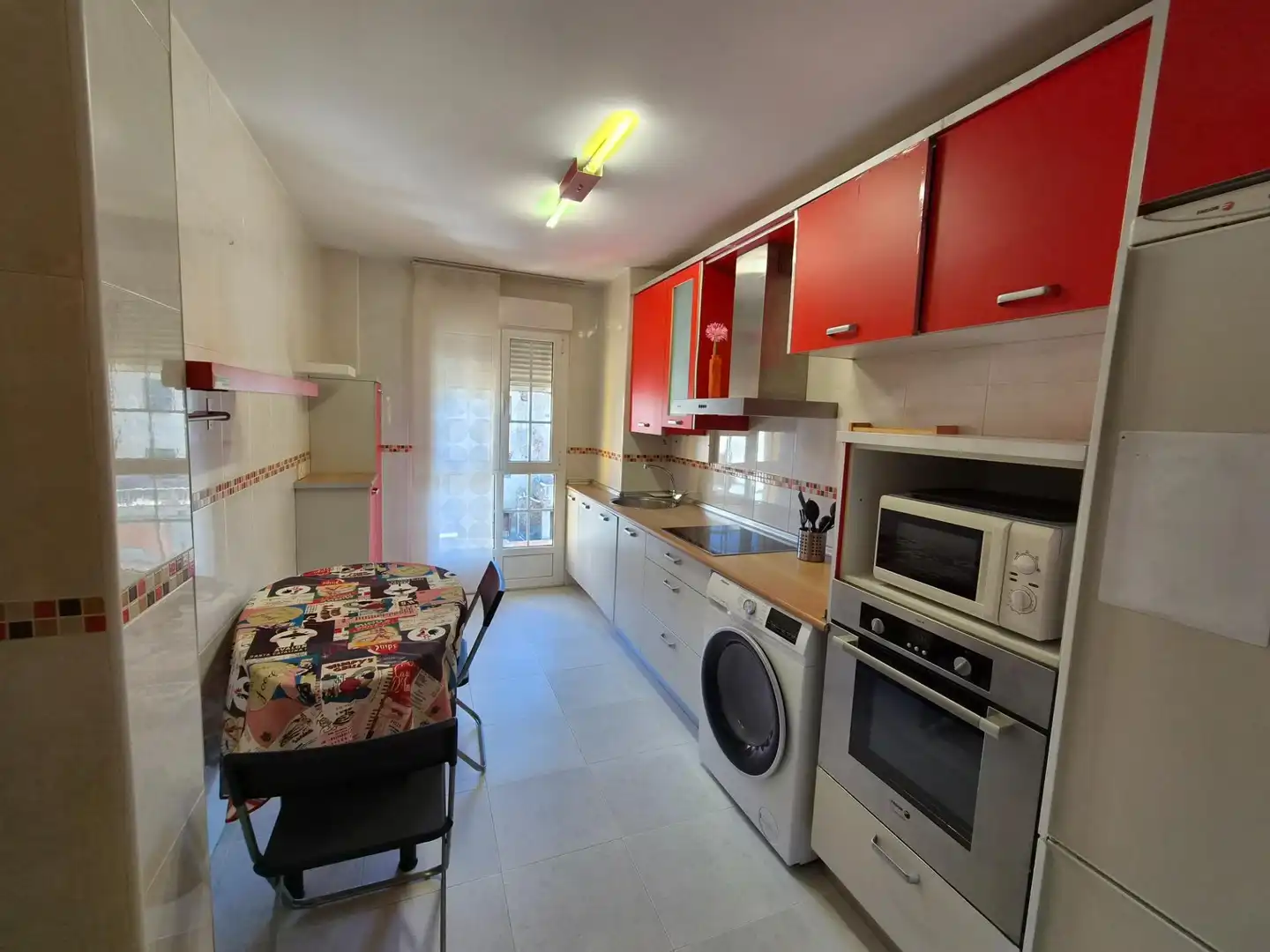 Cuina de Apartament en venda en Ponferrada amb Calefacció, Traster i Moblat