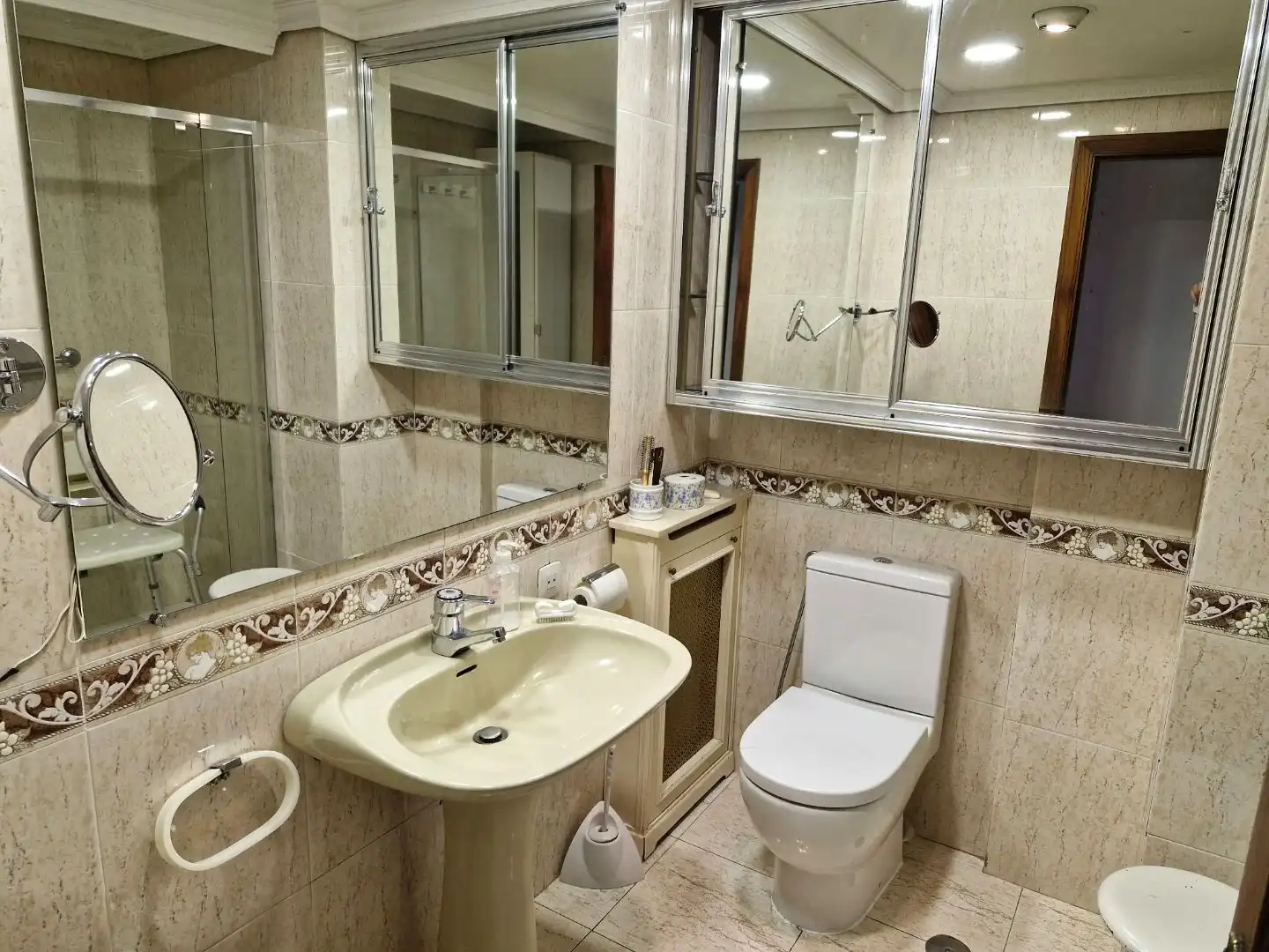 Baño de Piso en venta en  Madrid Capital con Terraza y Balcón