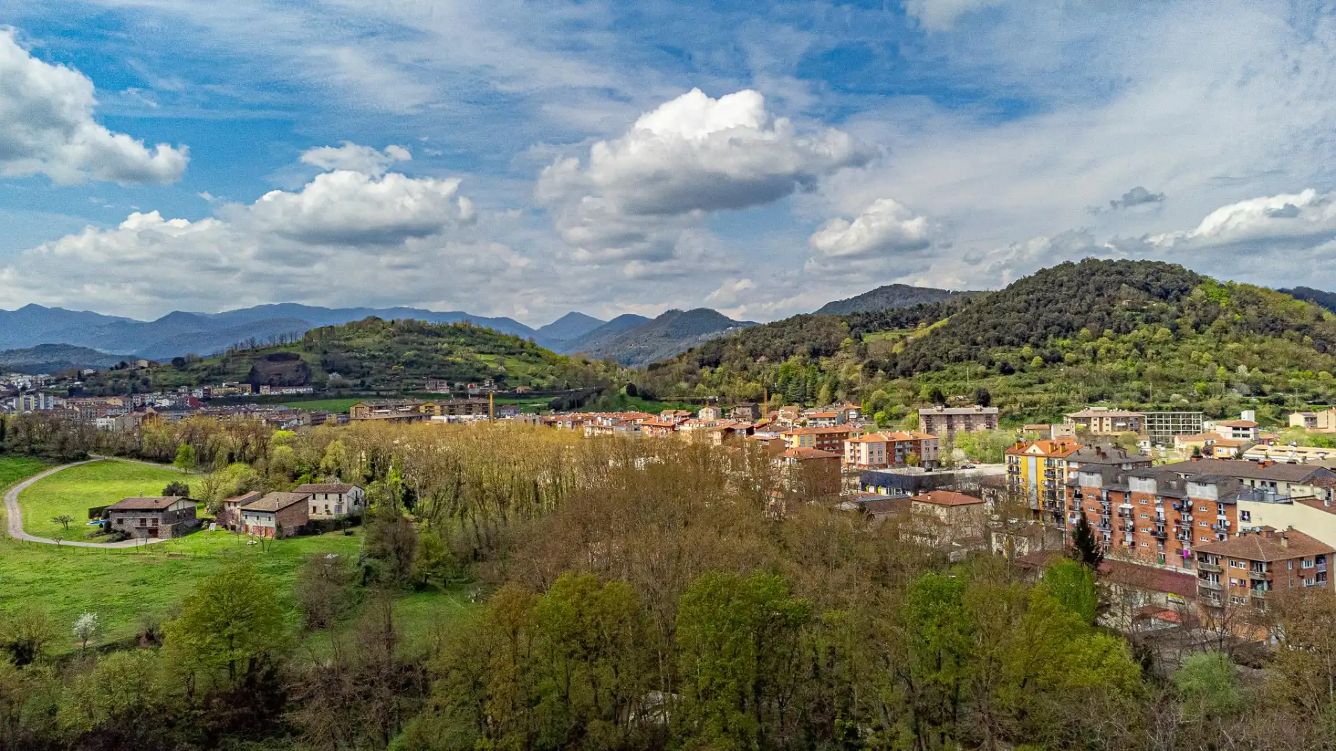 Außenansicht von Country house zum Verkauf in Olot mit Privatgarten, Terrasse und Alarm