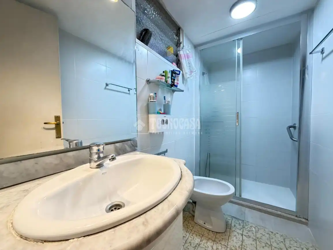 Baño de Piso en venta en Barcelona con Calefacción y Balcón